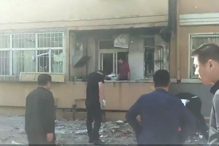 今晨，大慶經(jīng)五街2-41號樓二單元一樓發(fā)生燃氣爆炸！