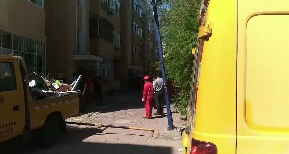 今晨，大慶經(jīng)五街2-41號樓二單元一樓發(fā)生燃氣爆炸！