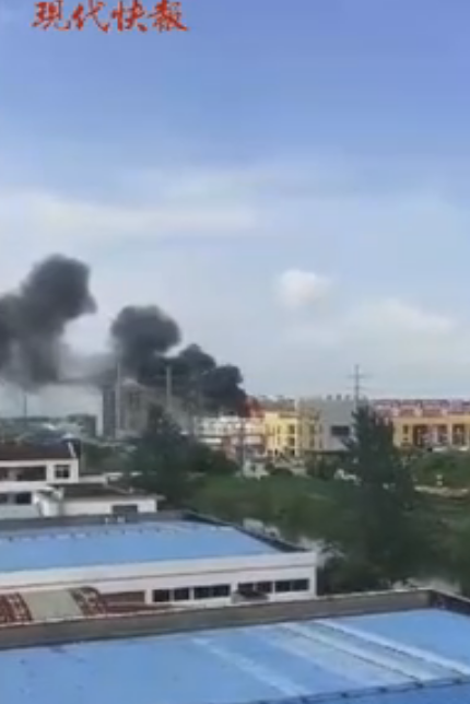 泰州一煤氣充裝點(diǎn)起火 里面藏著70多個煤氣罐